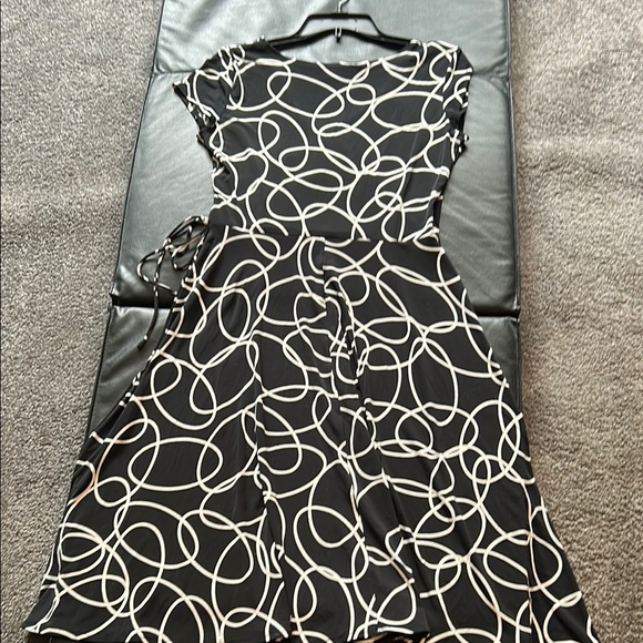 Van Heusen Black and White Fit and Flare Midi Dress - Picture 4 of 4
